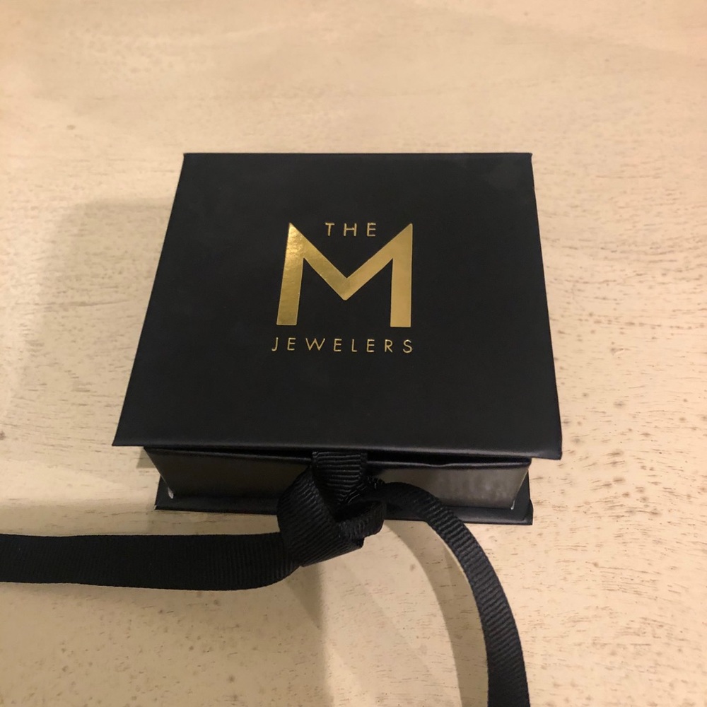 The M Jewelers Gold Initial “A” Choker Necklace - Picture 3 of 6